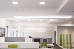 Light interior office
DEU, Deutschland, Köln, Trilux lights Oktalite   05.10.2017 [ (c) Markus Bollen / P h o t o - D e s i g n, J o h a n n - B e n d e l - S t r. 16a, 51429 B e r g i s c h  G l a d b a c h, fon: 02204 22220, m.bollen@t-online.de ; Kto: IBAN: DE16 6609 0800 0009 1474 38, BIC: GENODE61BBB ; Ust-ID: DE 121 984 724 ; Jegliche Nutzung des Fotos nur gegen Honorar zzgl. der gesetzlichen MwSt., vollstaendiger Namensnennung nach Paragraph 13 UrhG und Zusendung von zwei Belegexemplaren. Das Nutzungshonorar richtet sich nach den aktuellen Bildhonoraren der MFM des BVPA. For any usage other than editorial, please contact photographer. ; Attention: NO MODEL-RELEASE! ;  ] [#0,26,121#]