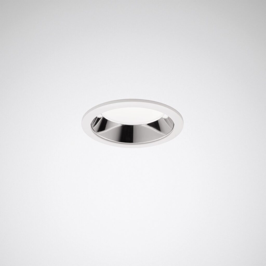 Infälld LED-downlight med vit ram och spegelpolerad kromreflektor, minimalistisk och energieffektiv takarmatur från PROLJUS AB som ger riktat, bländfritt ljus för kontor, butik och hem