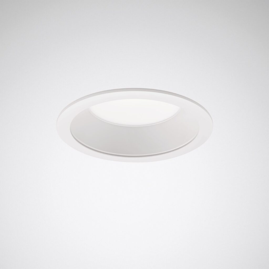 Infälld vit downlight med rund ram och mjukt bländfritt ljus, modern energieffektiv armatur för kontor, butik och hem från PROLJUS AB