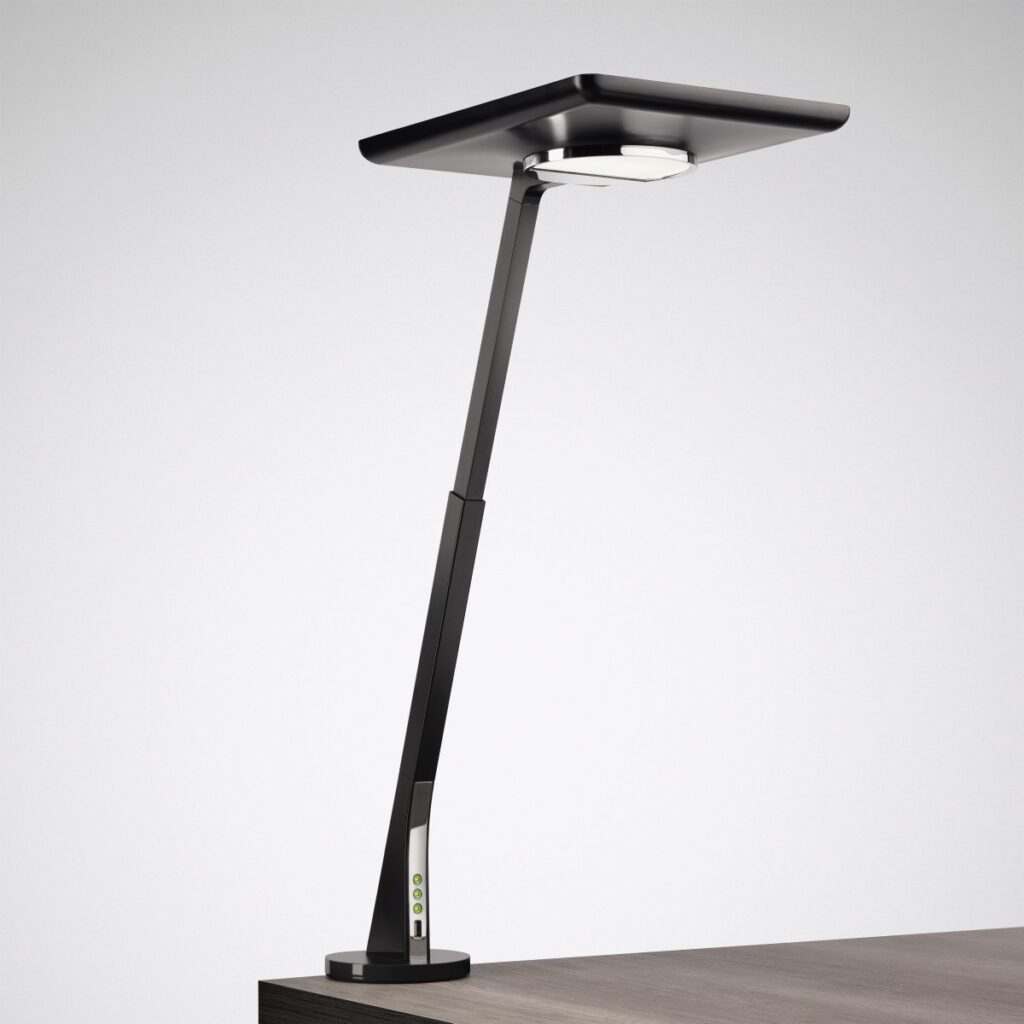 Snygg och modern PROLJUS AB LED-armatur i svart med tunn justerbar arm, kvadratisk ljusskärm, touchknappar och inbyggd USB-port som ger bländfri, energieffektiv arbetsbelysning perfekt för kontor och hemmakontor