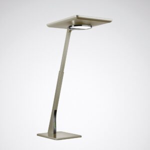Energisnål modern justerbar LED‑skrivbordslampa i metall med touchknappar och kvadratisk bas på vit bakgrund.