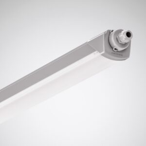 Slimmad LED-armatur i vit och grå profil med opal diffusor och tät kabelgenomföring, energieffektiv och tålig lösning för industrilokaler, garage och kontor från PROLJUS AB