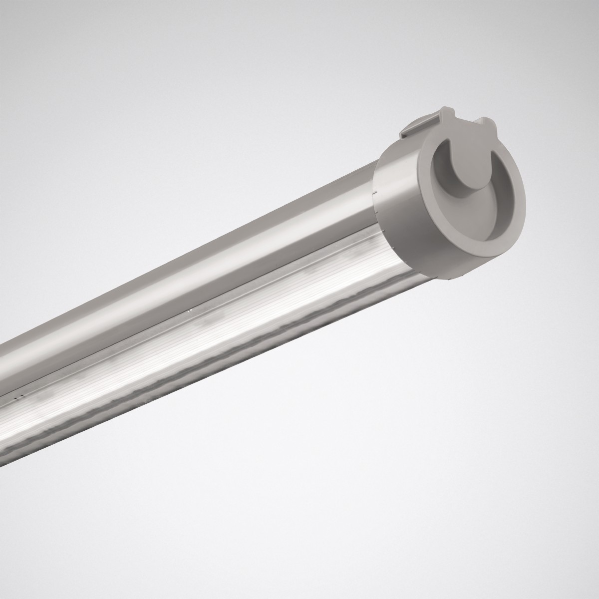 LED-armatur i robust grå kapsling med opal diffusor, energieffektiv och fukttålig lösning för industri, garage och lager, modern design och enkel montering idealisk för proffsinstallationer från PROLJUS AB