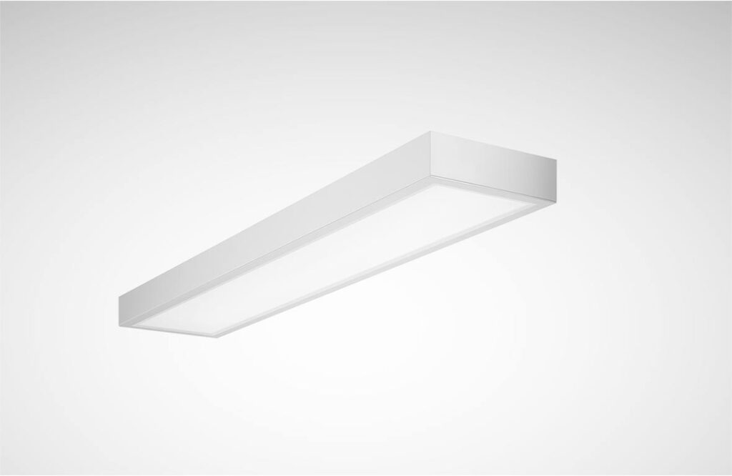 Vitt rektangulärt LED-takarmatur med tunn profil och mjukt jämnt sken, modern energieffektiv arbetsplatsbelysning från PROLJUS AB