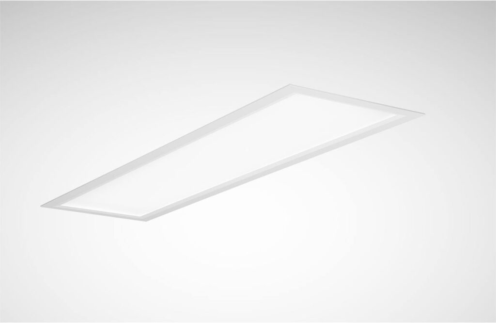 Slimmad rektangulär infälld LED-panel som ger jämnt, bländfritt vitt ljus för moderna kontor och butiksmiljöer, energieffektiv och högkvalitativ design från PROLJUS AB