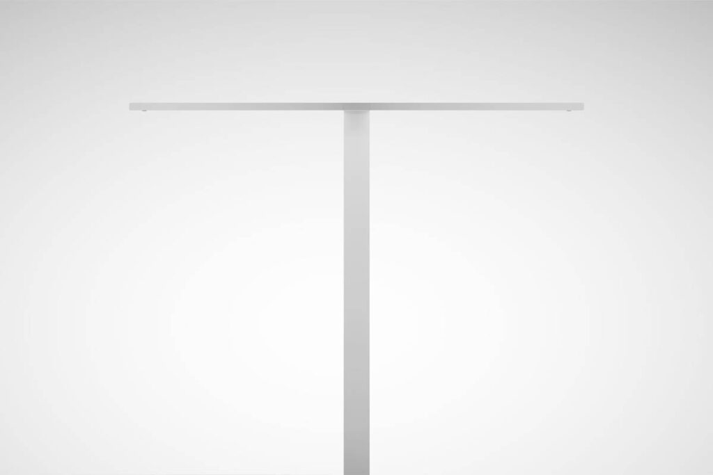 Tunn T‑formad energieffektiv LED-armatur i vitt med jämn, bländfri ljusfördelning och minimalistisk design som förhöjer kontor och butiksmiljöer från PROLJUS AB