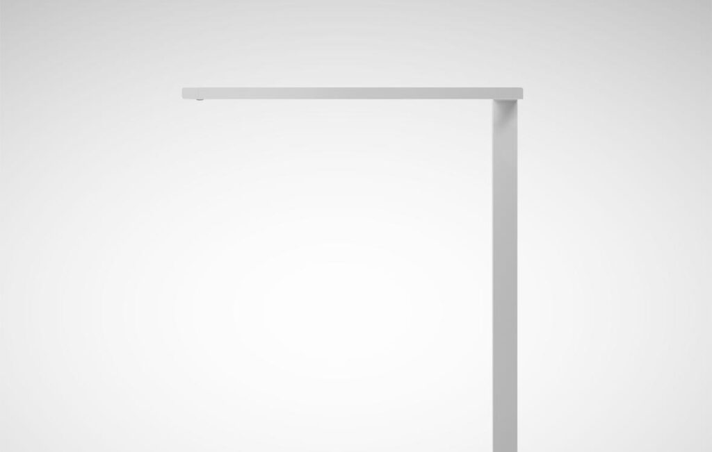 Elegant minimalistisk LED-armatur från PROLJUS AB med tunn horisontell ljuslist och slank vertikal stolpe, energieffektiv och perfekt för kontor och modern inredning