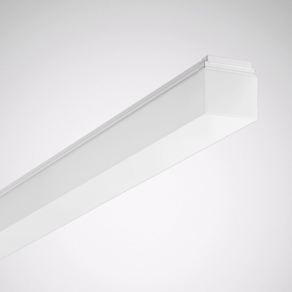 Modern vit slimmad LED-armatur i rektangulär design som ger jämnt energieffektivt arbetsljus, perfekt för kontor, butik och industri, hög kvalitet och enkel installation från PROLJUS AB