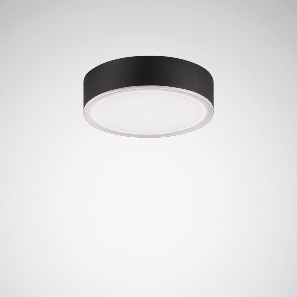 Stilren rund ytmonterad armatur i svart med mjuk vit diffusor, energieffektiv LEDarmatur från PROLJUS AB perfekt för entréer, korridorer, kontor och bostäder