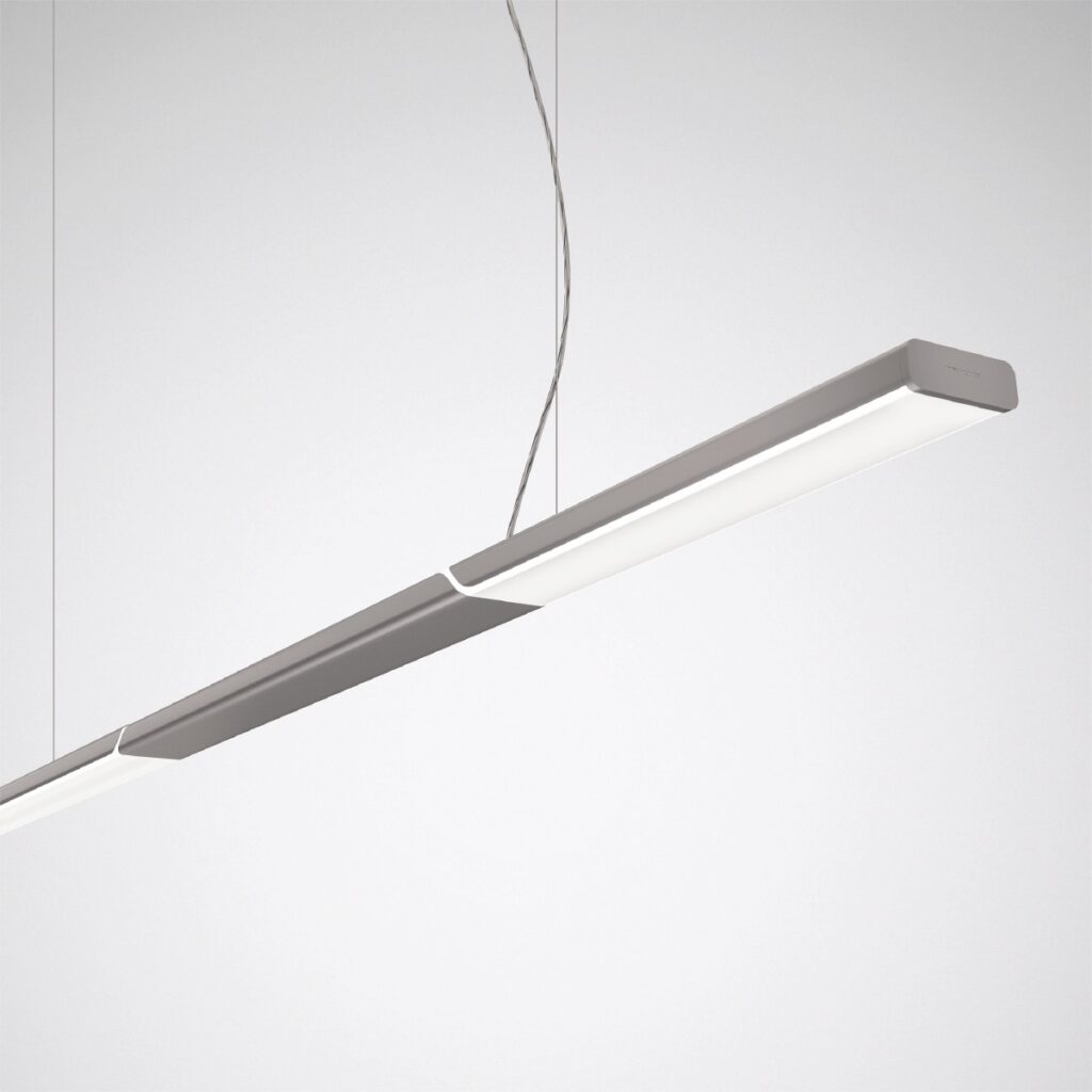 Takhängd slank LED-armatur i mattgrå aluminium med diffus ljuspanel som ger jämnt bländfritt arbetsljus, energieffektiv och modulär design för kontor och offentliga miljöer från PROLJUS AB