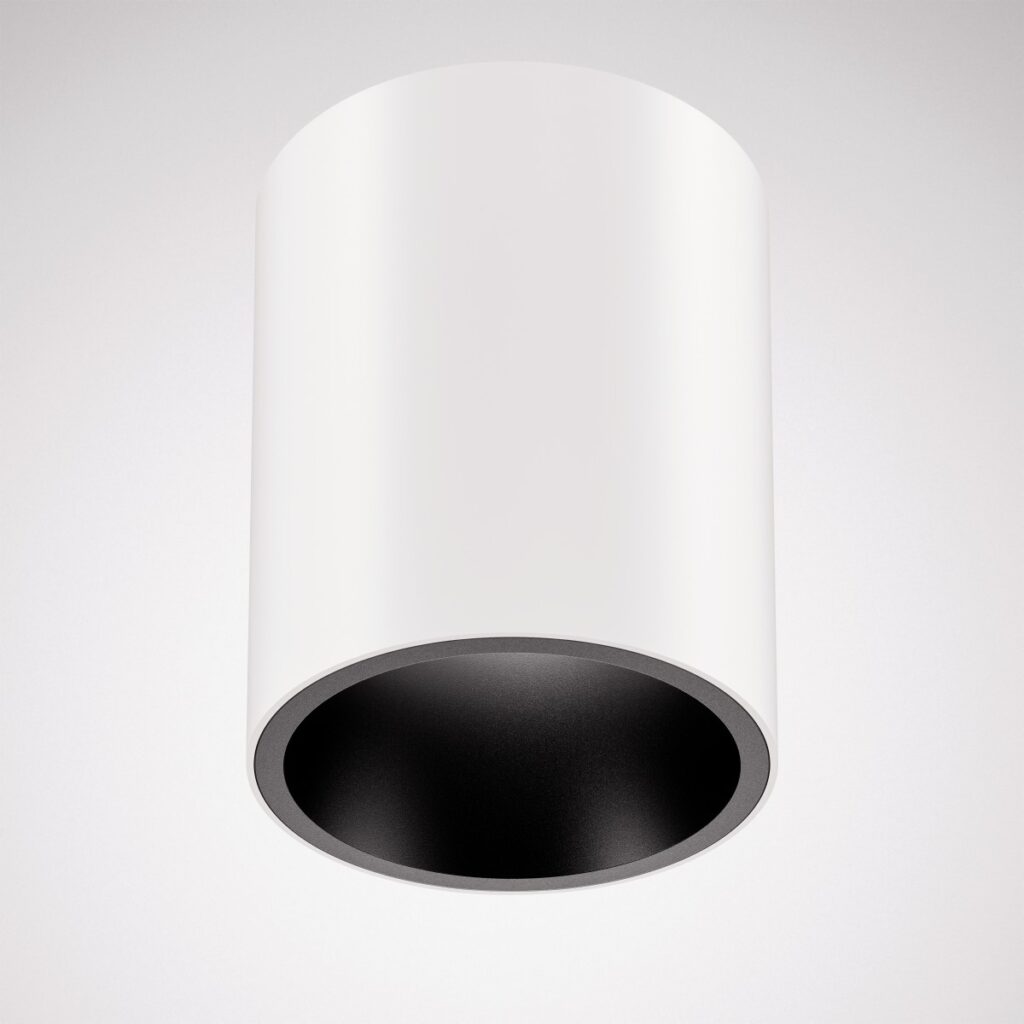 Cylindrisk takarmatur i vit aluminium med matt svart innermantel som ger avskärmad nedåtriktad belysning, modern och energieffektiv armatur från PROLJUS AB perfekt för kontor, butik och offentliga miljöer