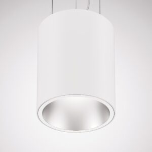 Vit cylinderformad hängande downlight med matt innerreflektor i modern minimalistisk design från PROLJUS AB perfekt för butik, kontor och restaurangbelysning