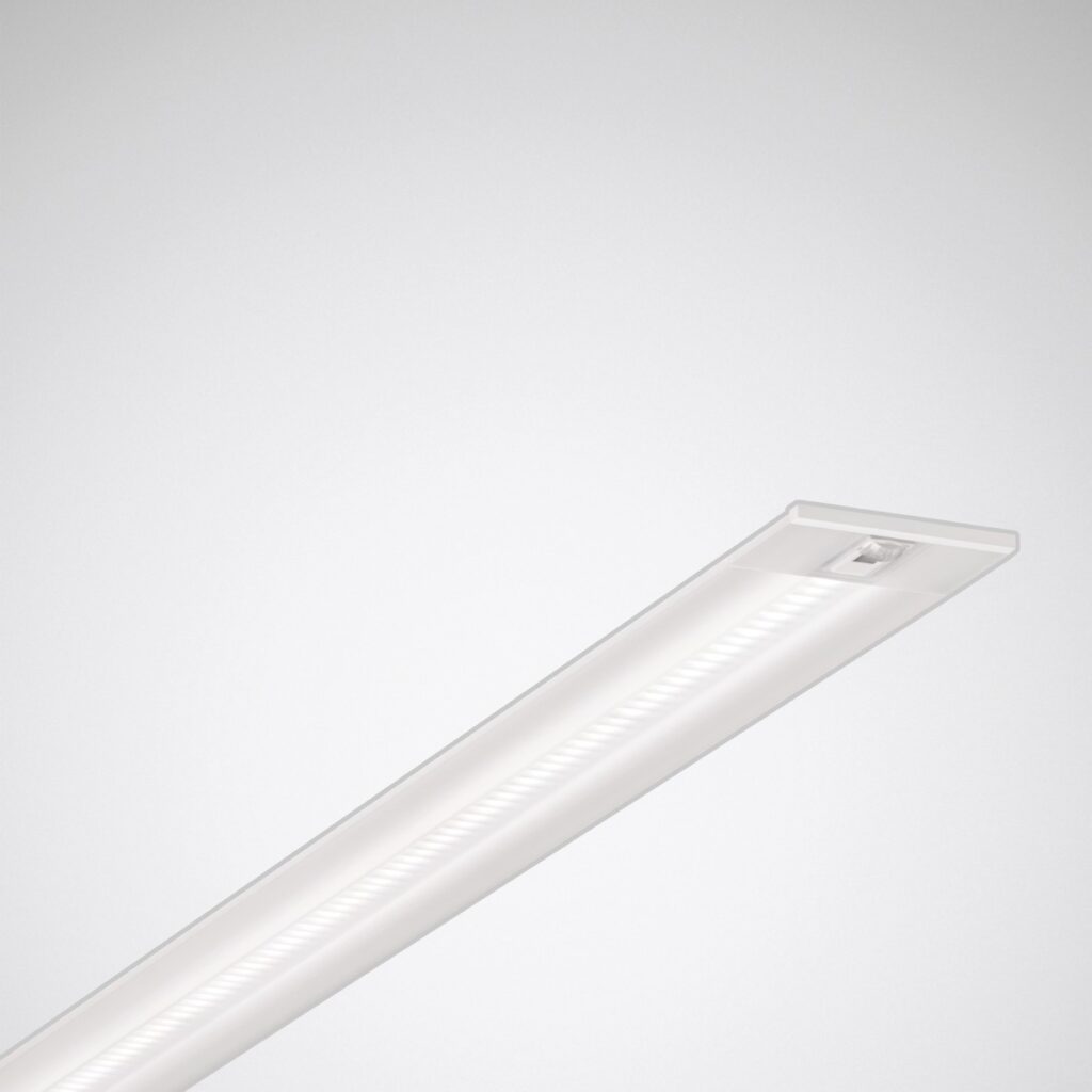 Slank LED armatur från PROLJUS AB med jämnt bländfritt ljus modern vit design och låg energiförbrukning perfekt för kontor och arbetsplatser