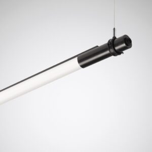 Stilren upphängd linjär LED-armatur i svart och vitt från PROLJUS AB, energieffektiv och högkvalitativ belysning för kontor, butik och offentlig miljö