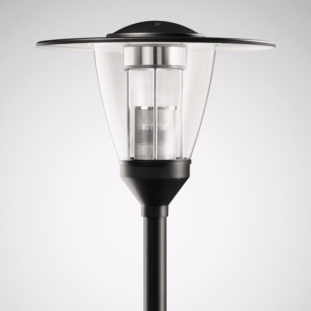 Stilren svart- och silverfärgad gatlykta på stolpe med koniskt klart hölje och synlig integrerad LED‑modul, energieffektiv och robust design från PROLJUS AB idealisk för parker, gångvägar och stadsmiljöer