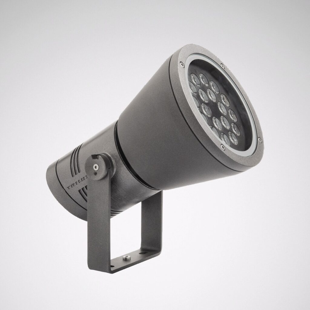 Modern och kraftfull utomhus-LED-spot från PROLJUS AB med robust grafitgrå aluminiumkropp, flera högpresterande LED-linser och justerbart monteringsfäste för riktad arkitektonisk accentbelysning