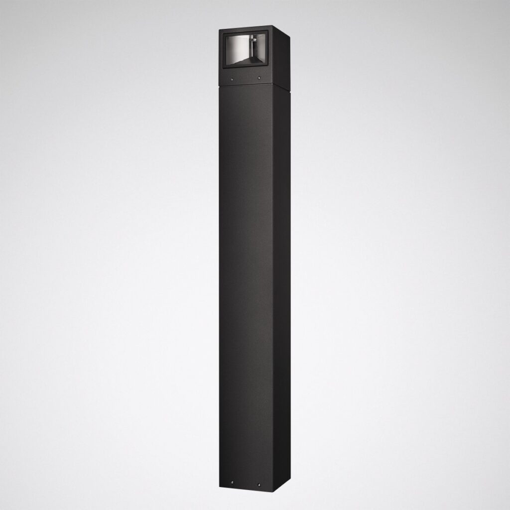 Modern svart stolplampa i rektangulär design från PROLJUS AB, robust pulverlackerad aluminium med riktad LED-belysning för energieffektiv gång- och entrébelysning, elegant och hållbar lösning för professionella utomhusmiljöer