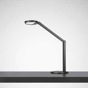 Stilren och justerbar skrivbordslampa i matt svart med rund LED-skärm och tunn arm, energieffektiv premiumkvalitet perfekt för kontor och hemmabruk från PROLJUS AB