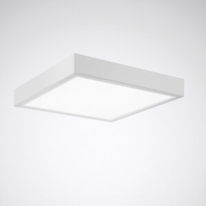 Fyrkantig, tunn LED-ytmonterad armatur från PROLJUS AB med jämnt, bländfritt ljus, modern minimalistisk design och energieffektiv prestanda för kontor, skolor och offentliga miljöer