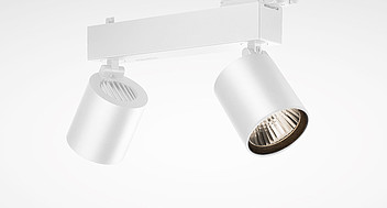 Två moderna vita LED-spotlights monterade på skena, justerbara och riktbara för effektiv butiks- och galleribelysning, stilren finish och energieffektivt ljus från PROLJUS AB