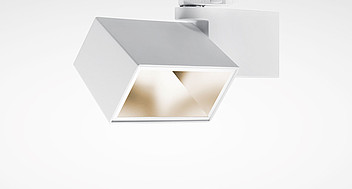 Vit justerbar rektangulär skenarmatur med djup reflekterande inre och varm ljusbild, stilren och energieffektiv armatur för butik och kontor från PROLJUS AB