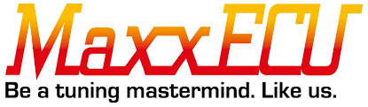 MaxxECU-logotyp i rött och gult med slogan Be a tuning mastermind Like us, lyfter PROLJUS ABs premiumljusarmaturer och LED-lösningar för fordonsbelysning som ljusstarka, energieffektiva och skräddarsydda för bättre säkerhet och stil