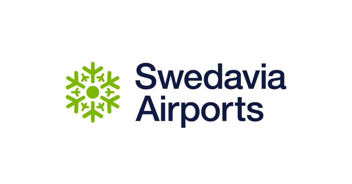 Logotyp för Swedavia Airports med grön snöflinga formad av små flygplanssymboler och mörkblå text Swedavia Airports, exempelbild som illustrerar hur PROLJUS AB:s energieffektiva och driftssäkra armaturer kan förbättra belysningen i flygplatsmiljöer