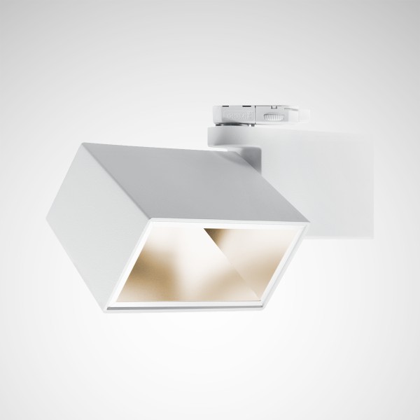 Modern vit skenarmatur i geometrisk design med varmt inre ljus, vridbar och energieffektiv LED-lösning från PROLJUS AB, perfekt för butik, galleri och kontor