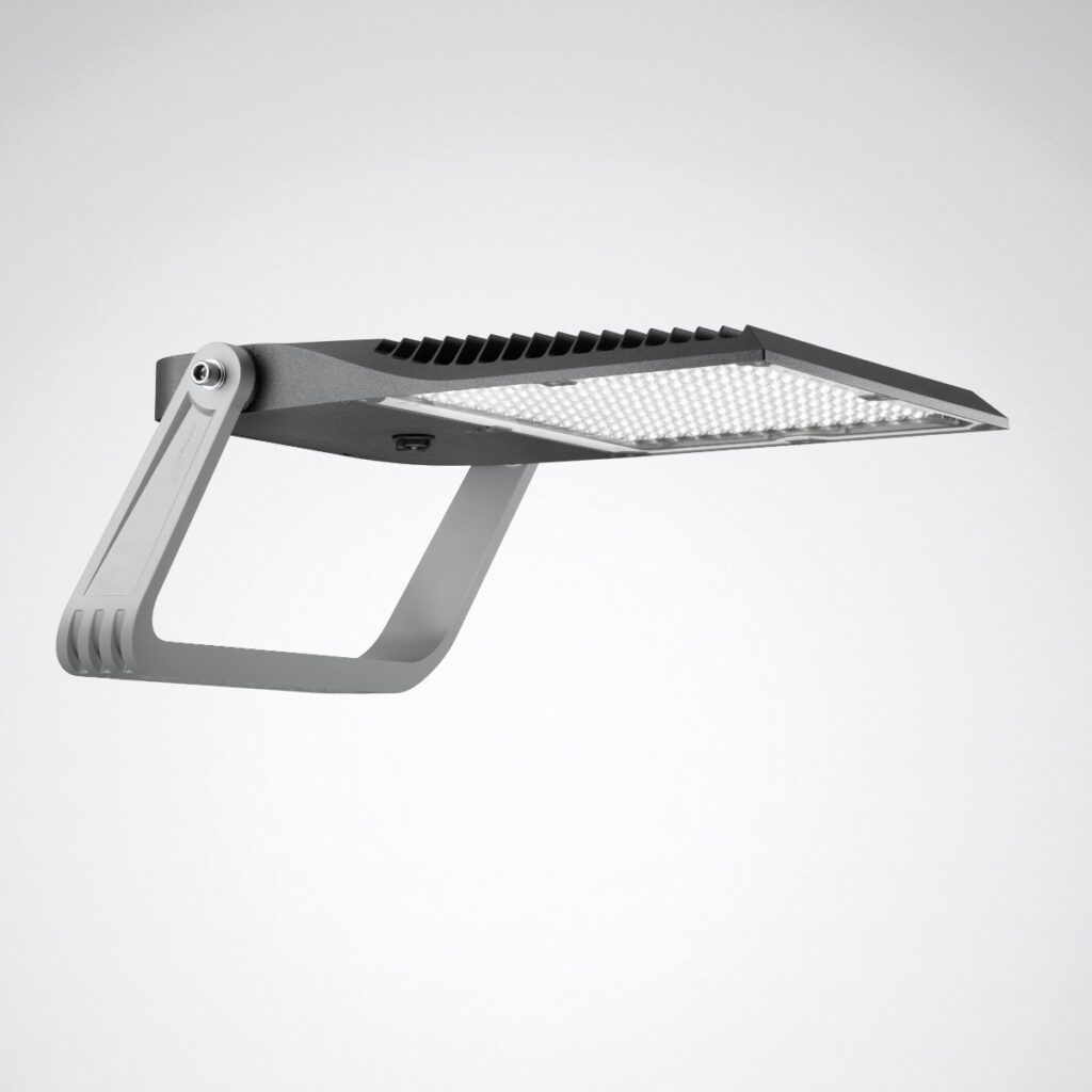 Modern och energieffektiv LED-armatur från PROLJUS AB med slimmat grått hölje, tydlig LED-matris, integrerad kylfläns och justerbart fäste för enkel montering och kraftfull belysning