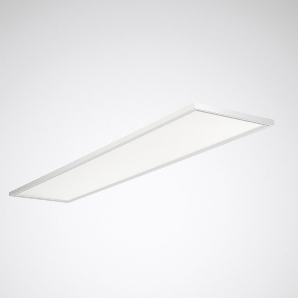 Avlång slimmad vit LED-panel i tak med jämnt diffuserat ljus, energieffektiv och modern design som lyfter kontor och offentliga miljöer, från PROLJUS AB