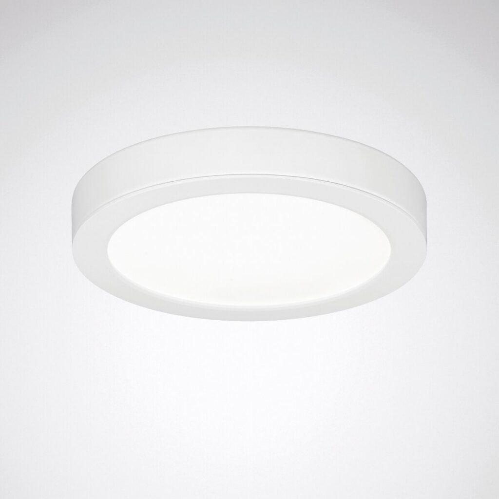 Vit rund plafondtakarmatur från PROLJUS AB med jämnt bländfritt LED-ljus, hög energieffektivitet, lång livslängd och enkel montering perfekt för hem, kontor och offentliga miljöer