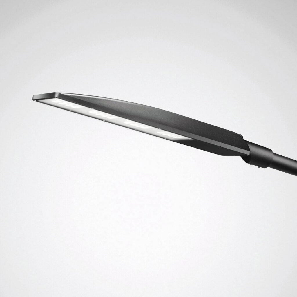 Modern slimmad PROLJUS AB LED-gatuarmatur i svart med jämn ljusbild energieffektiv och vädertålig design idealisk för vägar och offentliga miljöer