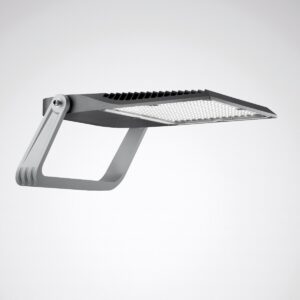 Smal, robust LED-armatur från PROLJUS AB med justerbart U-fäste, integrerade kylflänsar och optisk linsmatris som ger kraftfullt, jämnt och energieffektivt ljus, perfekt för sportarenor, industrilokaler och utomhusbelysning