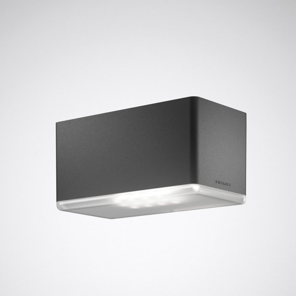 Rektangulär väggarmatur från PROLJUS AB i mörkgrå aluminium med frostad diffusor som levererar jämnt, energieffektivt LED-ljus och modern premiumkänsla för hem och verksamheter