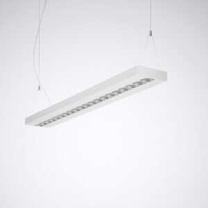 Modern vit linjär pendelarmatur med rader av infällda reflektorer och tunna upphängningar, energieffektiv LED-belysning i stilren design idealisk för kontor från PROLJUS AB