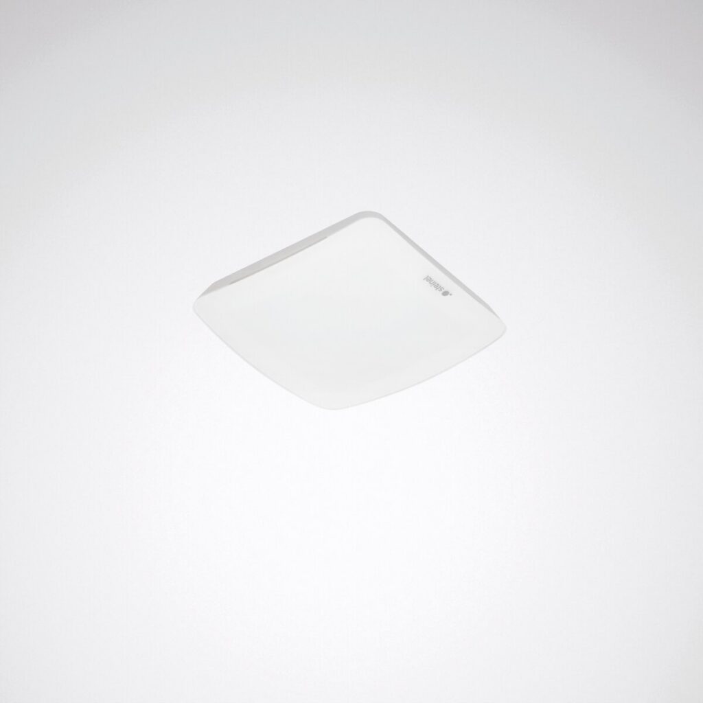 Vit kvadratisk takarmatur med slimmat, modernt formspråk och mjukt diffust LED-ljus perfekt för hem och kontor energieffektiv och premiumkvalitet från PROLJUS AB
