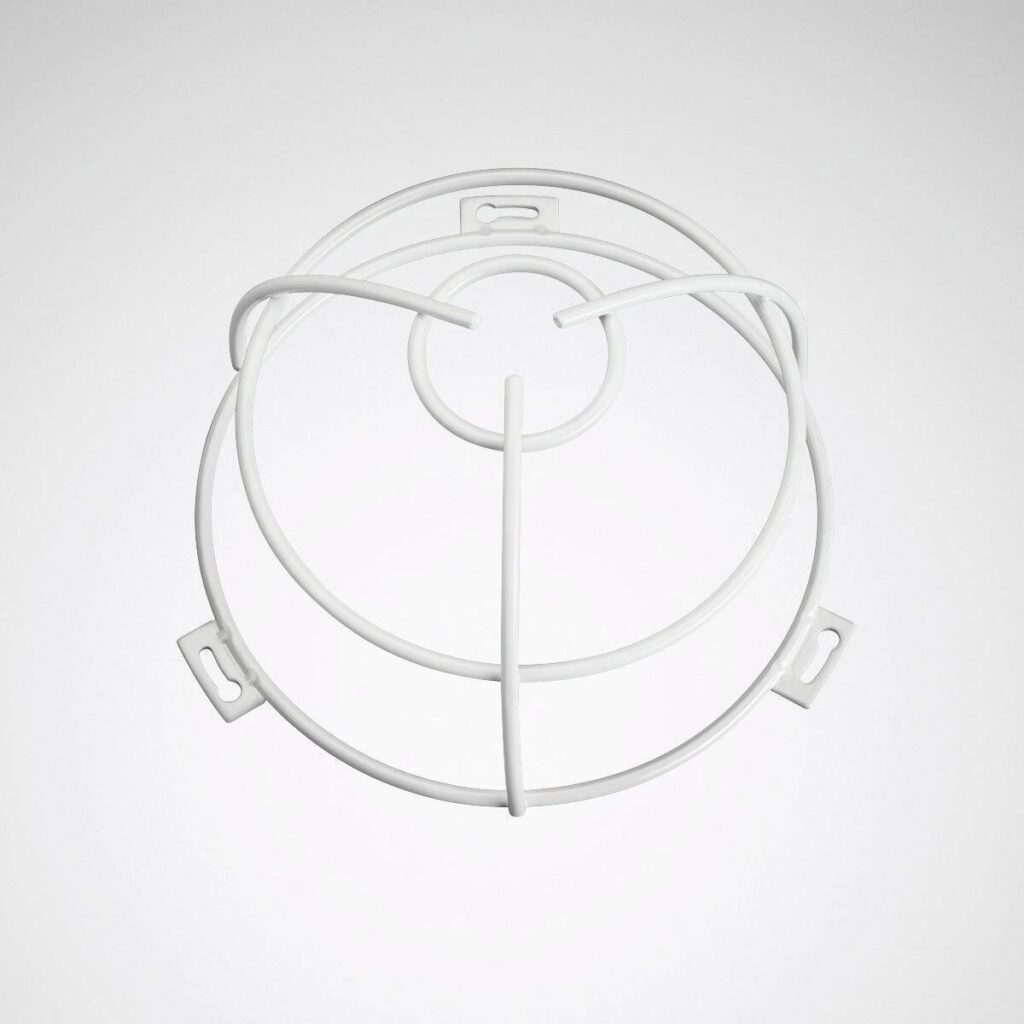 Vit rund armaturgaller i pulverlackerat stål, stilren och robust skyddslösning med enkel montering för industribelysning och offentliga miljöer, från PROLJUS AB