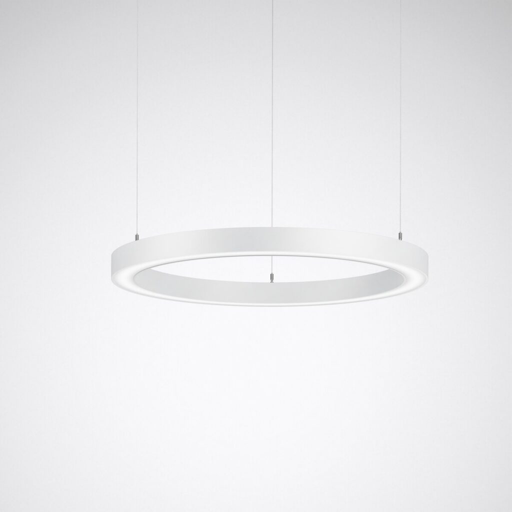 Modern ringformad LED-pendel i vit minimalistisk design med tunn upphängning och jämnt diffust ljus perfekt för kontor, konferensrum och entréer från PROLJUS AB