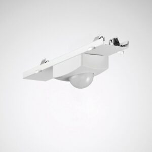 Infällt vitt takarmatur med rund närvarodetektorkupa från PROLJUS AB, kompakt och lättmonterad med fjädrande klämmor, modern design för energieffektiva belysningslösningar i kontor och offentliga miljöer
