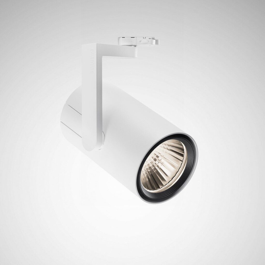 Vit justerbar LED-skenstrålkastare i cylinderform med djup reflektor och diskret fäste, modern minimalistisk design, hög ljuskvalitet och energieffektivitet för butik och galleri från PROLJUS AB