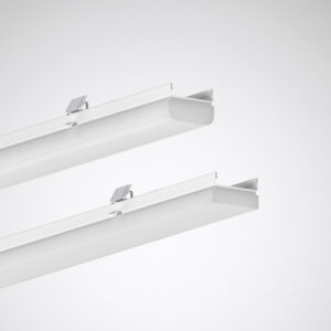 Linjär LED takarmatur i vitt för kontor och industri, energieffektiv belysning med enkel montering