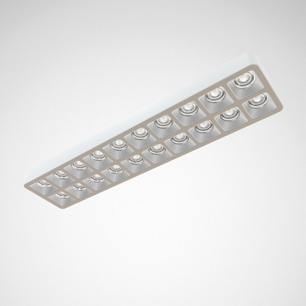 Rektangulärt takarmatur med flera infällda LED-moduler i minimalistisk design, energieffektivt och bländfritt ljus som lyfter kontor och offentliga miljöer från PROLJUS AB