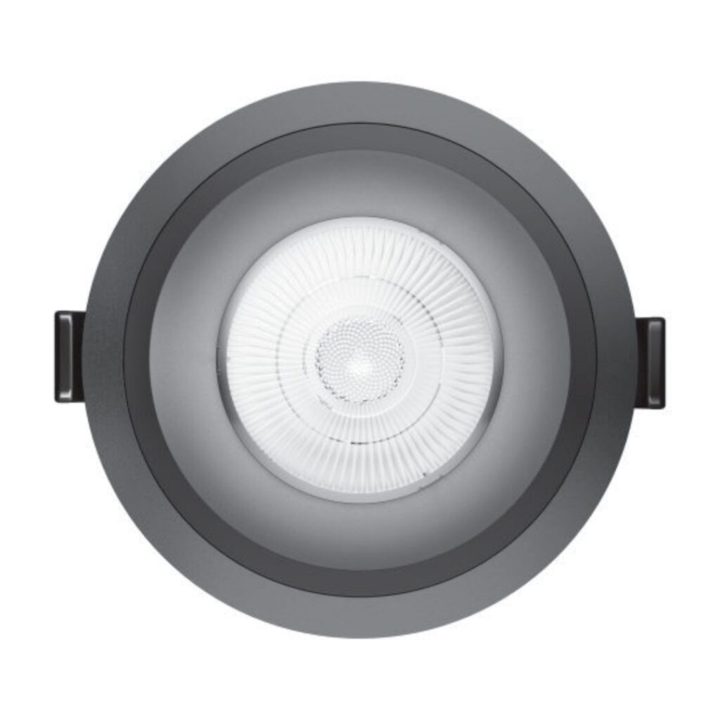 Rund infälld LED-downlight med mörkgrå ram och fokuserad vit lins, stilren och modern belysningslösning från PROLJUS AB