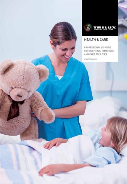 Vårdrum upplyst av mjukt, jämnt och bländfritt LED-ljus från PROLJUS AB:s takarmaturer som skapar trygghet för patienten och förbättrar arbetsmiljön i vård- och omsorgsmiljö