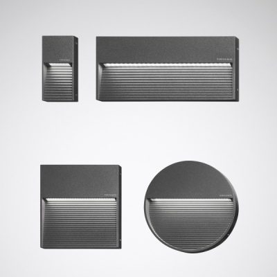 Fyra grafitfärgade väggarmaturer från PROLJUS AB i smal, bred, kvadratisk och rund modell med nedåtriktad ribbad LED-diffusor och robust metallfinish, idealiska för fasader, trappor och gångvägar